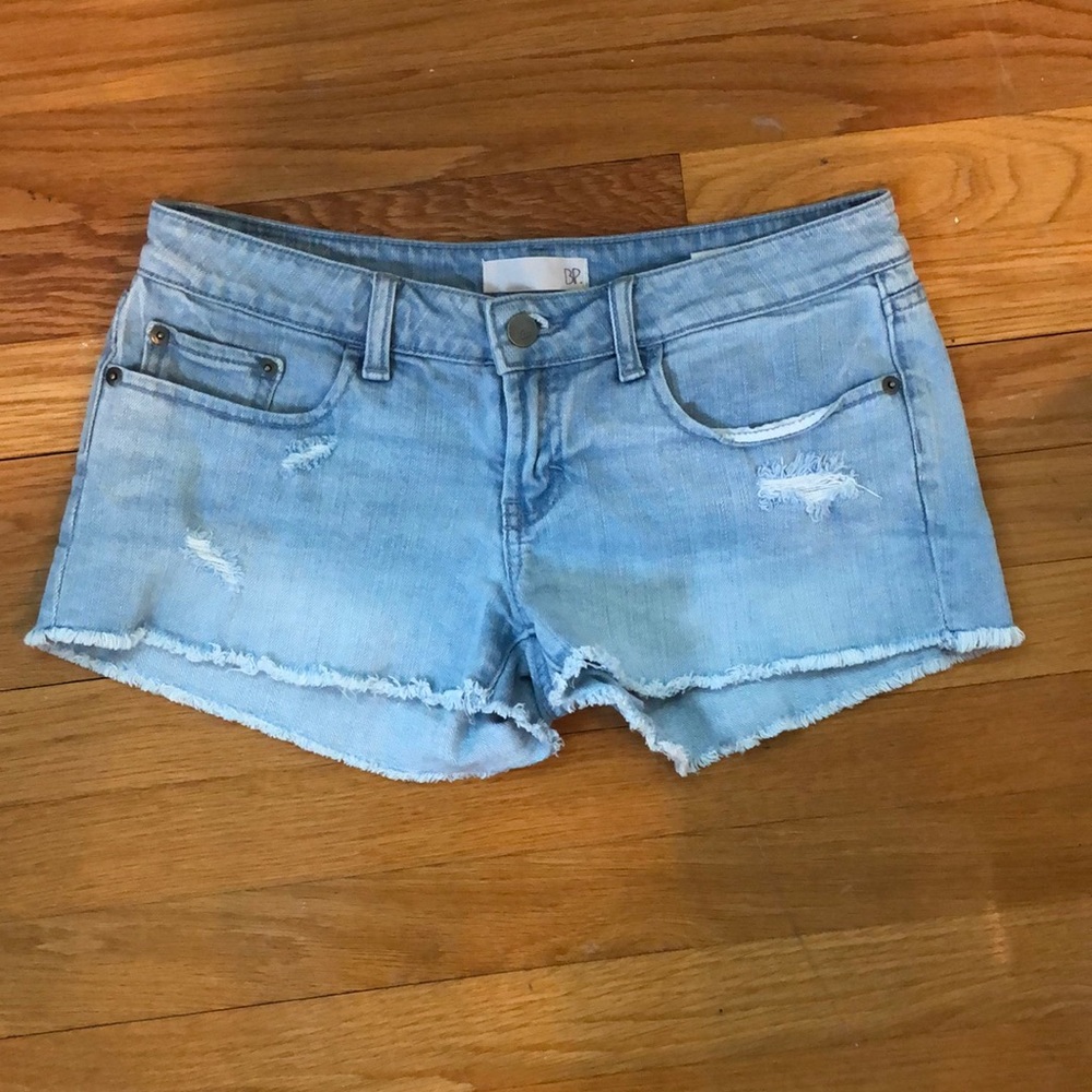 TRENDY JEAN SHORTS